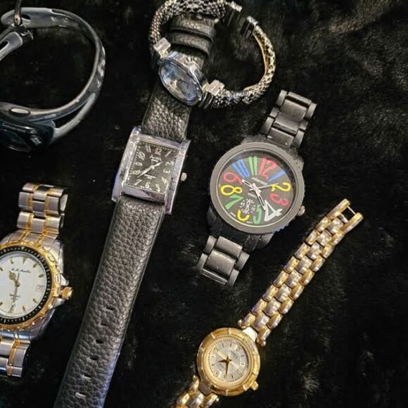 Resellers lot of working watches main image 5